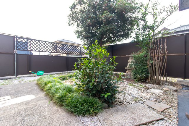 足利市通５丁目の店付住宅の中庭