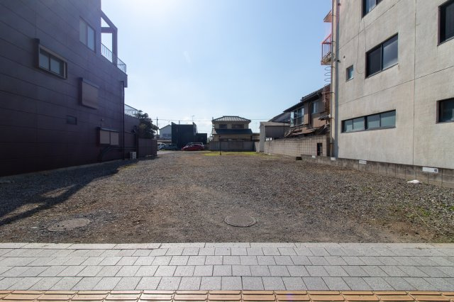 足利市通５丁目の店付住宅の駐車場