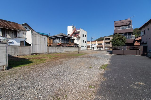 足利市通５丁目の店付住宅の駐車場