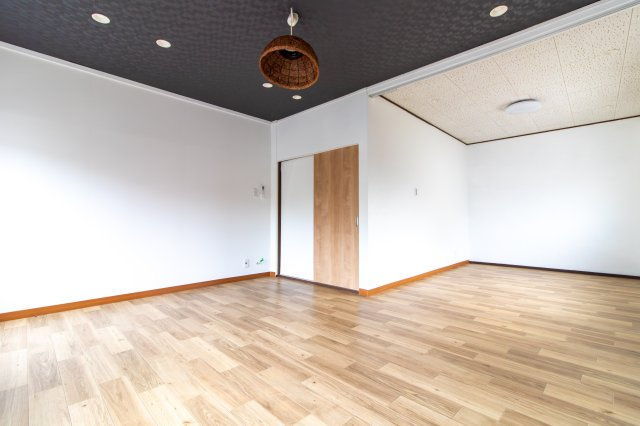 足利市通５丁目の店付住宅の洋室