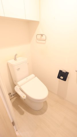 アルファスマート米原Ⅱのトイレ|収納・手洗い付きのトイレです！