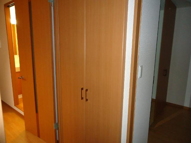 クローバーの内装|廊下収納