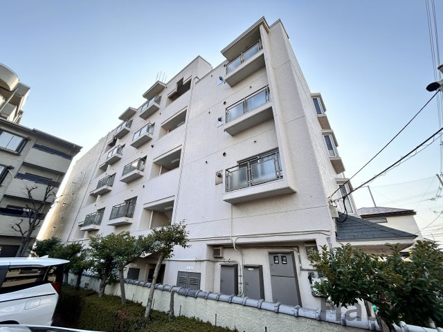 シャンボールメゾン曽根の外観