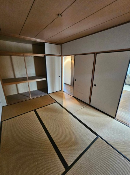 コスモ千代田　角部屋4LDKの和室