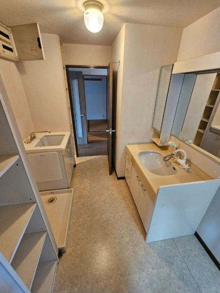 コスモ千代田　角部屋4LDKの独立洗面台