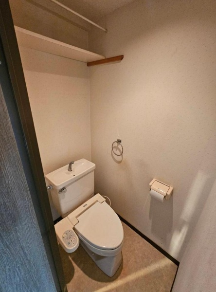 コスモ千代田　角部屋4LDKのトイレ