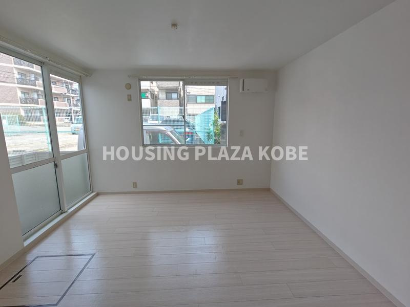 稲葉町ハイツの居間・リビング