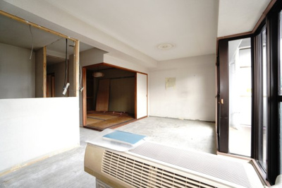 【居間・リビング】 | 【上質リフォーム】グランシャリオ可部中央 | 室内（2025年10月2日15：00頃）撮影