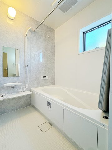 新築戸建・新築建売　安積南長久保1丁目【長期優良住宅】安積三小・安積二中の浴室|浴室乾燥機付きで雨の日や花粉の時期でも室内干しができるので安心です！