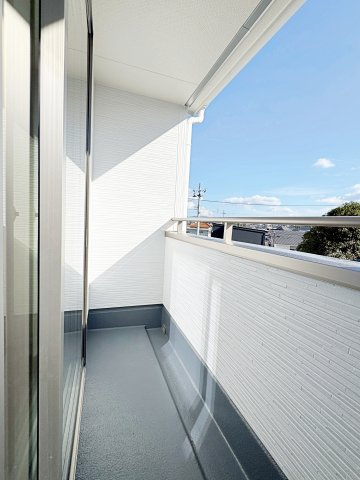 新築戸建・新築建売　安積南長久保1丁目【長期優良住宅】安積三小・安積二中のバルコニー|陽当たり良好です！