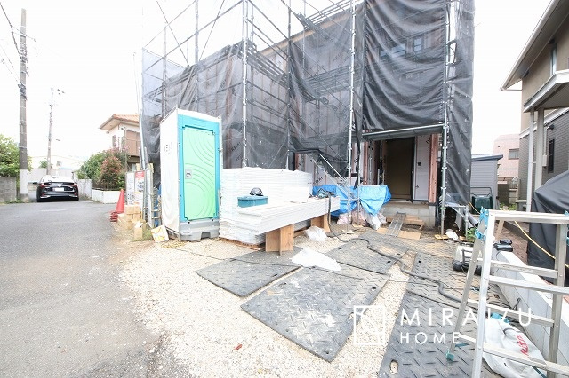 【前面道路含む現地写真】 | 陽の光をたっぷりと浴びながら気持ち良く生活が出来ます。夢のマイホーム、夢ではなく実現出来ます！見学・ご相談等、お気軽にご連絡下さい。