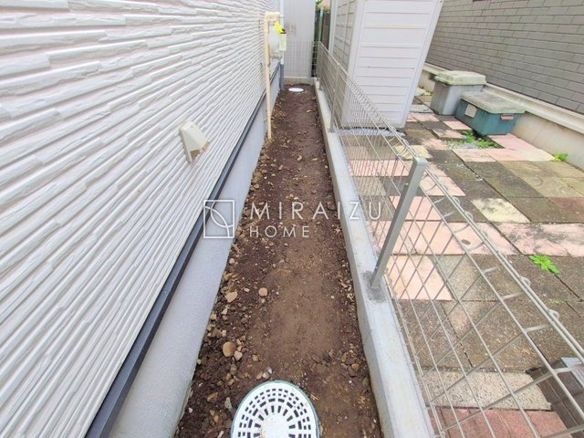 【前面道路含む現地写真】 | 陽の光をたっぷりと浴びながら気持ち良く生活が出来ます。夢のマイホーム、夢ではなく実現出来ます！見学・ご相談等、お気軽にご連絡下さい。