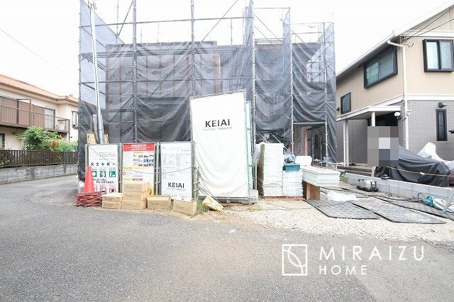 【前面道路含む現地写真】 | 陽の光をたっぷりと浴びながら気持ち良く生活が出来ます。夢のマイホーム、夢ではなく実現出来ます！見学・ご相談等、お気軽にご連絡下さい。