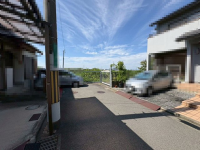 【前面道路含む現地写真】 | 青南台１丁目　売土地 | 西側は大阪狭山市エリアで土地面積774.99m2（約234.43坪）