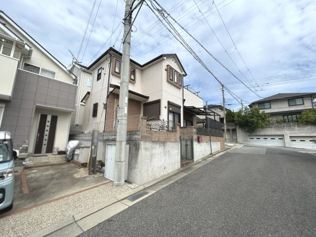 明石市松が丘５丁目戸建の前面道路含む現地写真