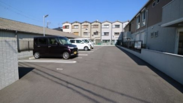 ラピス・ラズリの駐車場