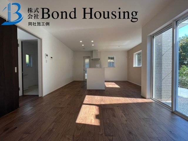 「JR垂水駅徒歩14分」「お車2台駐車可」　霞ヶ丘　全2棟　1号棟の居間・リビング