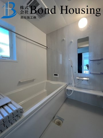 「JR垂水駅徒歩14分」「お車2台駐車可」　霞ヶ丘　全2棟　1号棟の浴室