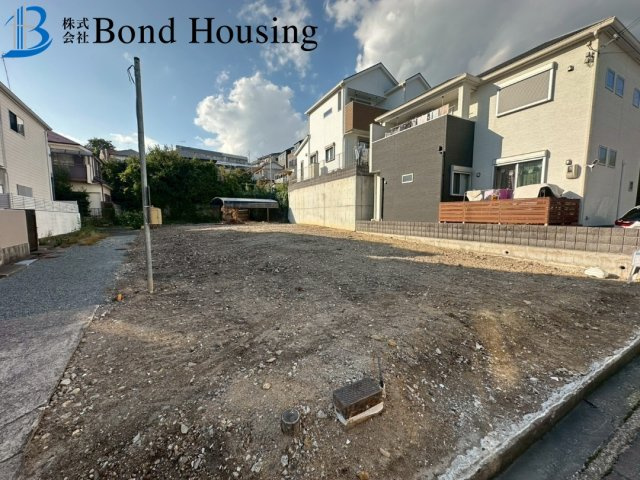 「JR垂水駅徒歩14分」「お車2台駐車可」　霞ヶ丘　全2棟　1号棟の駐車場