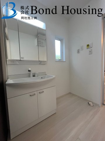 「JR垂水駅徒歩14分」「お車2台駐車可」　霞ヶ丘　全2棟　1号棟の独立洗面台