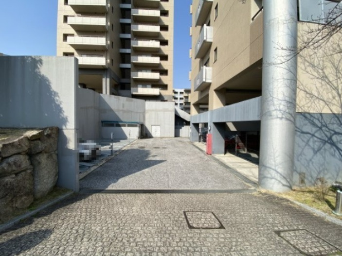 AcityヒルズアリーナⅢ番館の駐車場