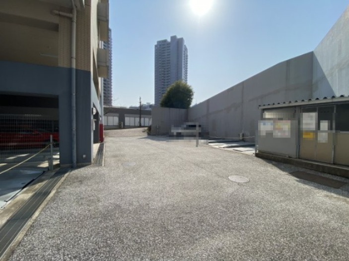 AcityヒルズアリーナⅢ番館の駐車場