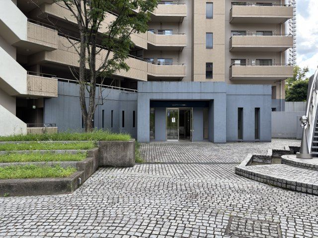 AcityヒルズアリーナⅢ番館のエントランス