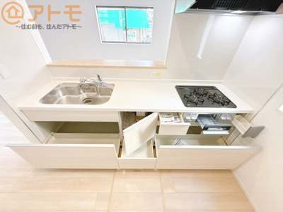 【キッチン】 | 葵区住吉町第1　新築戸建　全1棟 | 大容量システムキッチン♪お料理スペースやシンク広々！毎日の家事をしっかりサポート♪