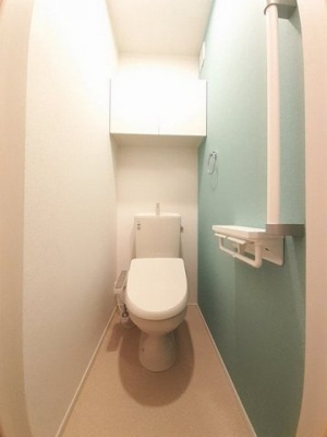 【トイレ】 | サンヒルズ　Ｂ　1KTS | ゆったりとした空間のトイレです