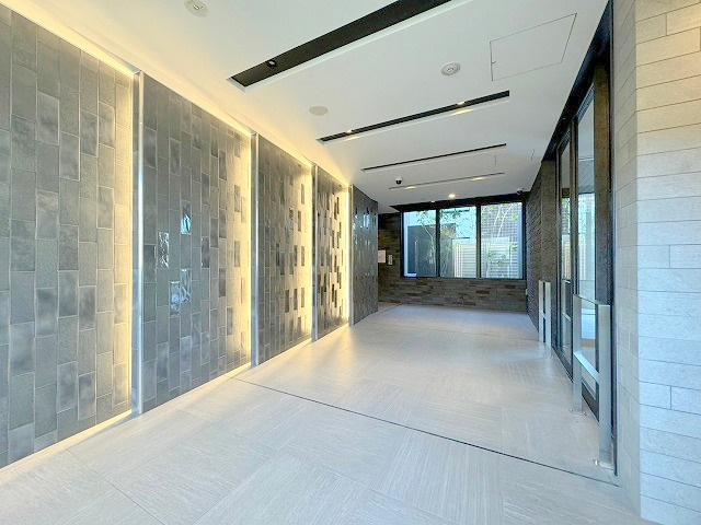 レジュールアッシュ三国本町のロビー