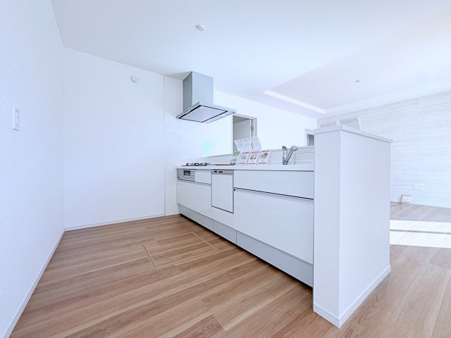 新築戸建・新築建売　郡山市富田町　富田東小・富田中のキッチン|カウンター越しに会話が弾む、家族とのつながりを感じられる対面キッチンです！