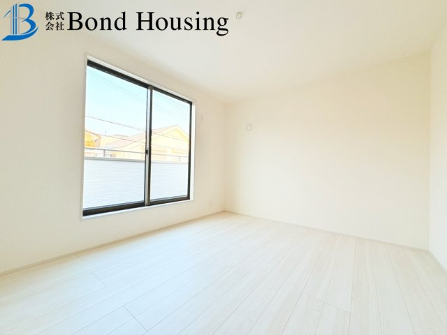 JR朝霧徒歩１３分　長期優良住宅　明石市朝霧町１丁目　新築戸建の洋室