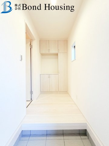 JR朝霧徒歩１３分　長期優良住宅　明石市朝霧町１丁目　新築戸建の玄関