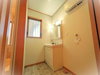 【独立洗面台】 | 川口市新堀中古戸建 | 独立洗面化粧台が付いています