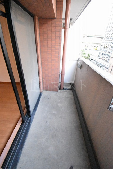 プレサンス東本町のバルコニー