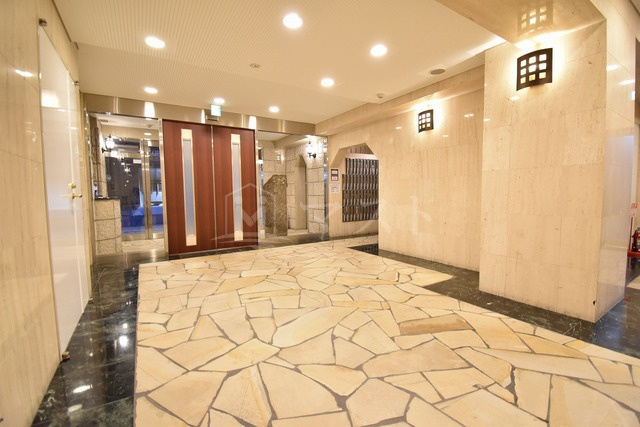 プレサンス東本町のロビー