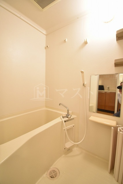 プレサンス東本町の浴室