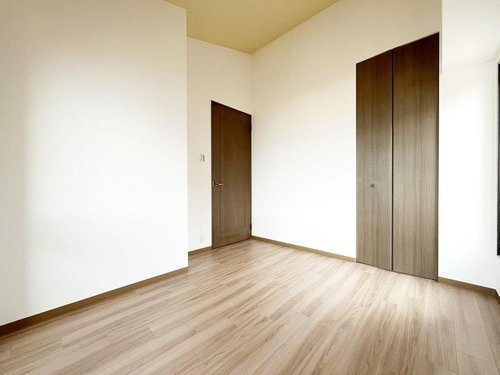 コート甲子園南4番館の洋室