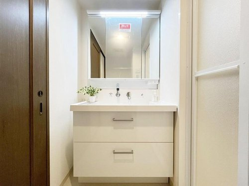 コート甲子園南4番館の独立洗面台
