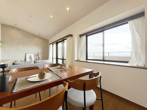 コート甲子園南4番館の居間・リビング