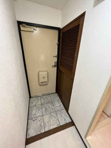 ビクトリーマンションの玄関