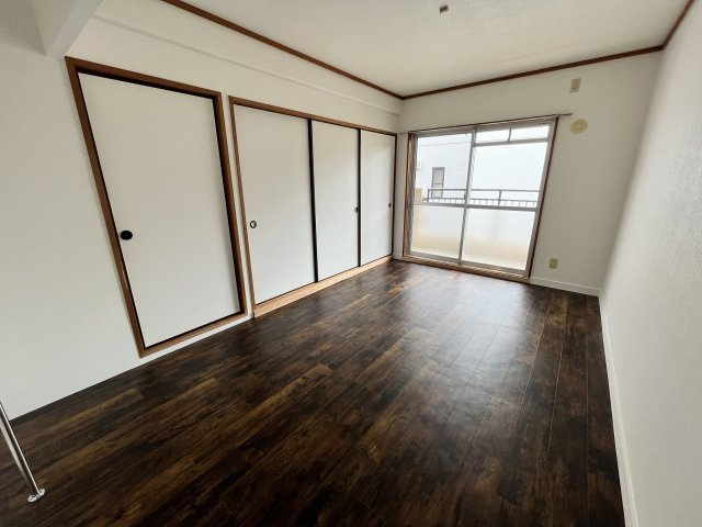 ビクトリーマンションの洋室