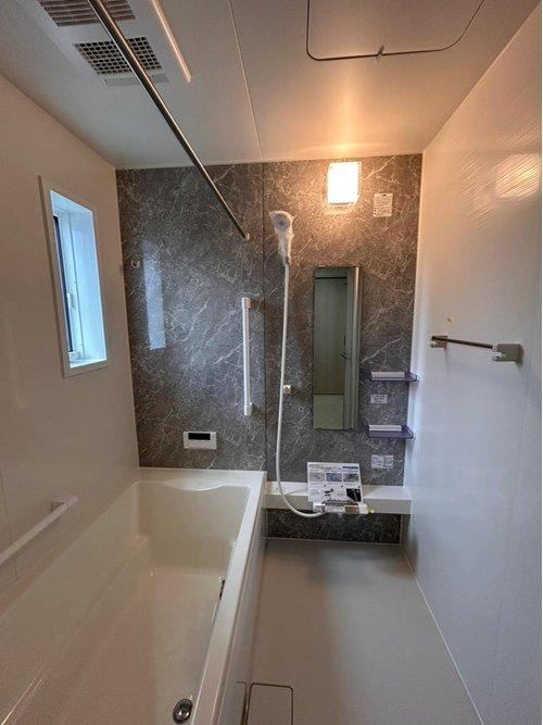 那須塩原市埼玉23-P1　3号棟の浴室|高級感のあるアクセントカラーの浴室です