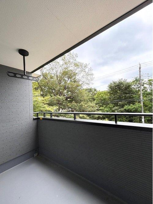 那須塩原市埼玉23-P1　3号棟のバルコニー|屋根ありバルコニーで、急な雨でも安心！