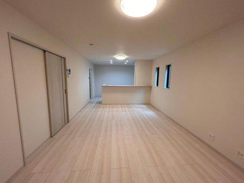 那須塩原市埼玉23-P1　3号棟の居間・リビング|広々LDKは18畳