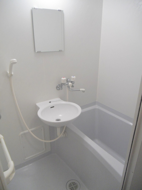 ジュネス鵠沼の浴室