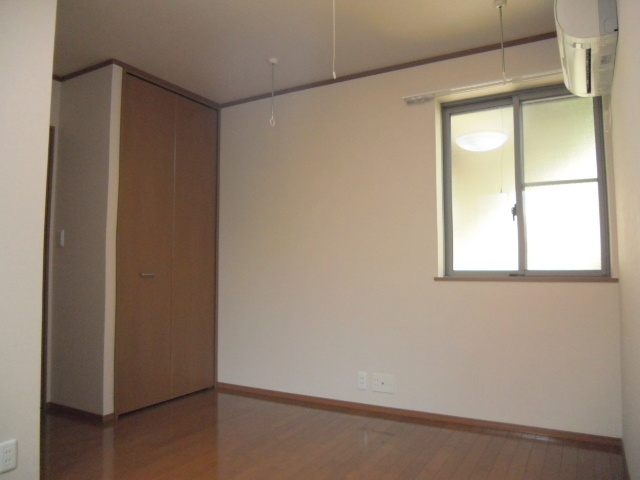 ジュネス鵠沼の洋室