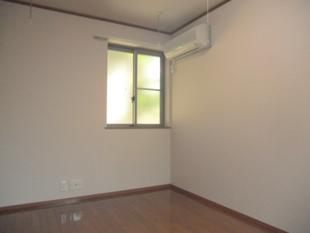 ジュネス鵠沼の洋室