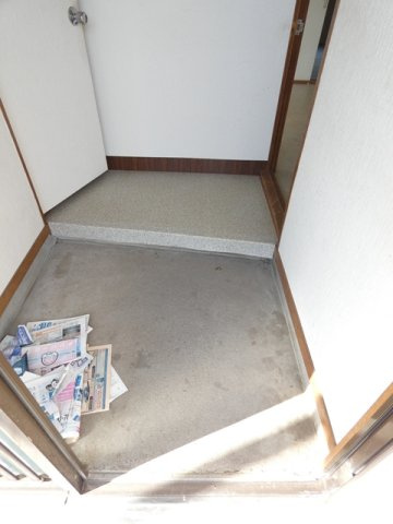 白百合マンション１号棟の玄関