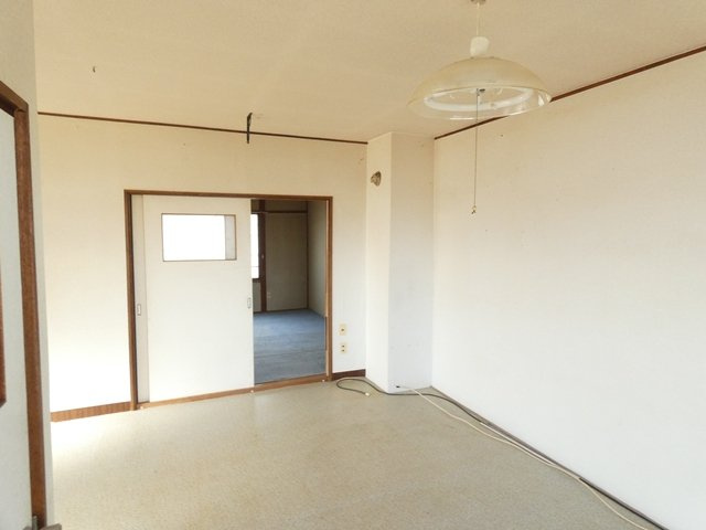 白百合マンション１号棟の居間・リビング